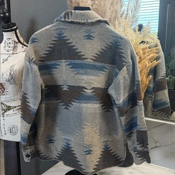 Aztec Patterned Button-Up Jacket - Picture 4 of 5